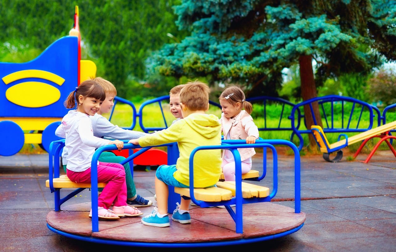 Aire de jeux au jardin : la sécurité prime !